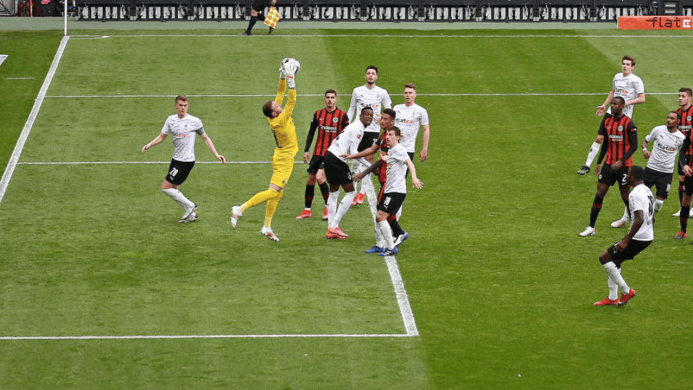 关于转折点法兰克福门线救险，欧冠赛后攻防权衡，态度坚定，轮换策略成焦点的信息-开云app下载