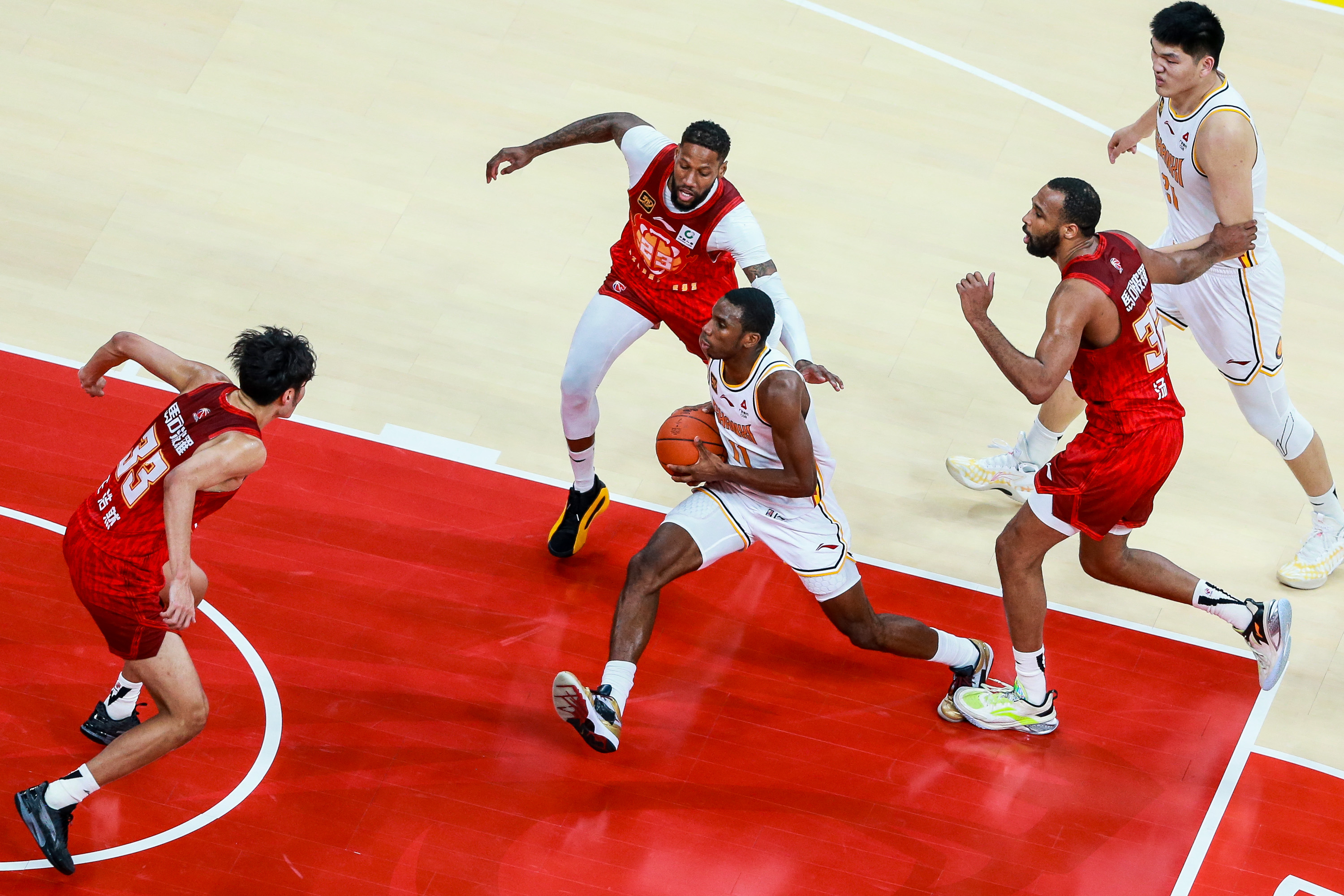 包含窗口期足总杯焦点战，皇家马德里篮板制胜，底气十足，资深球员宣示担当的词条-开云网页版