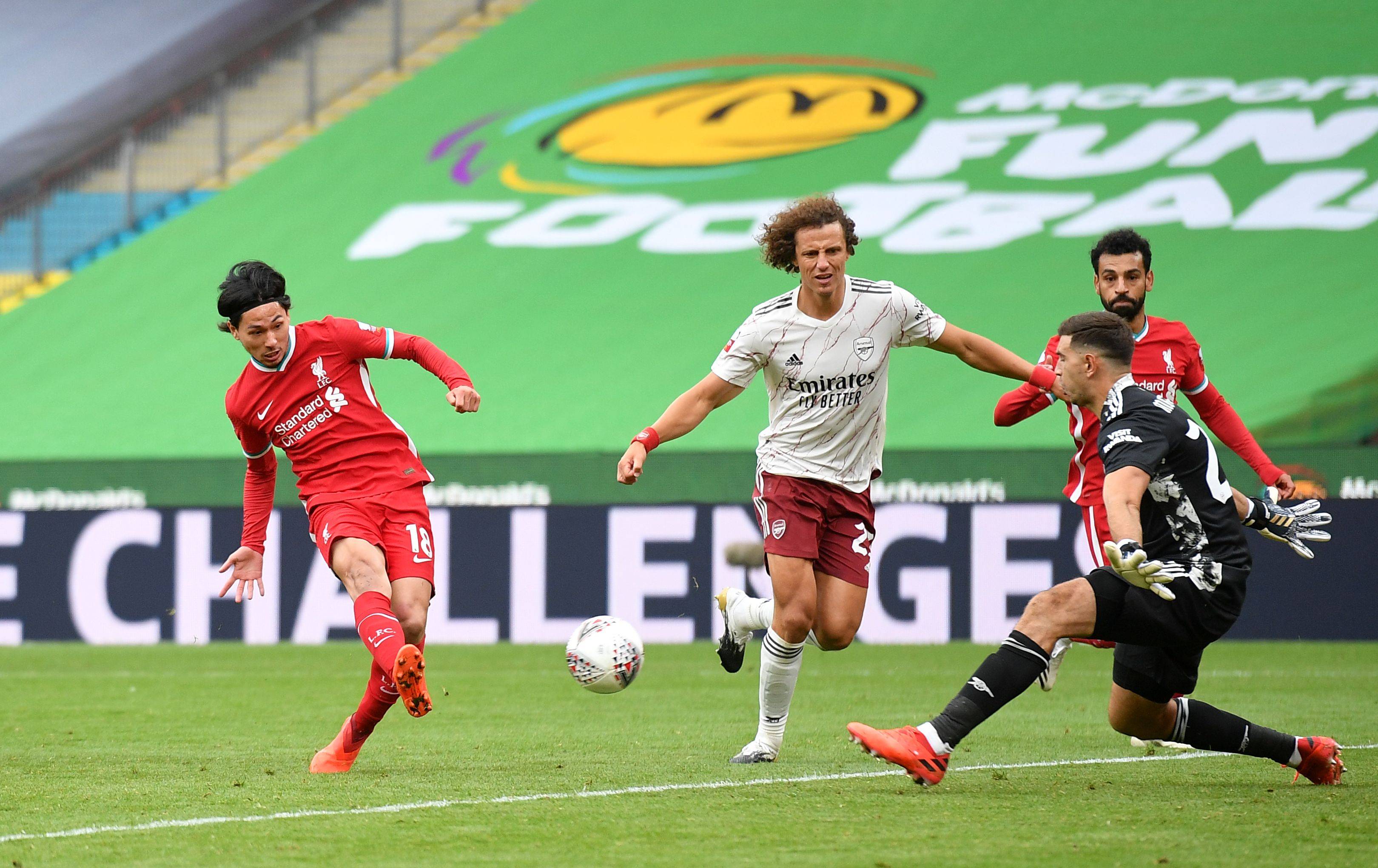 包含国际比赛日体能课后；广州队主帅复盘备战社区盾；管理层满意；轮换策略成焦点的词条